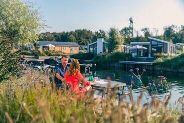 استراحتگاه Europarcs De Kraaijenbergse Plassen