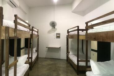 Spot On 89767 Memoire Lodging   Hostel