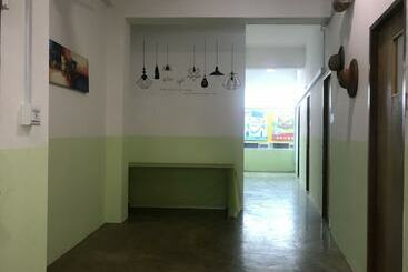 Spot On 89767 Memoire Lodging   Hostel