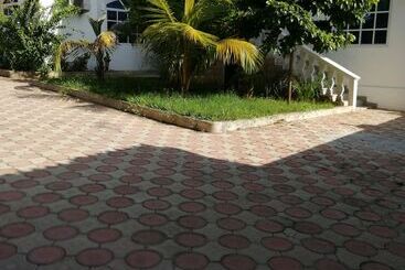 Salhiya Lodge   Hostel
