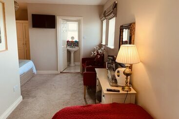 تختخواب و صبحانه Arden Bungalow