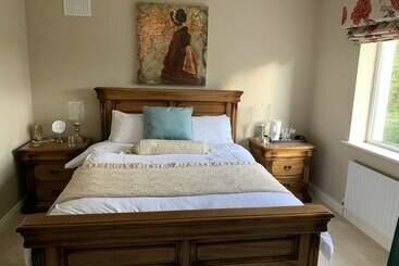 تختخواب و صبحانه Arden Bungalow