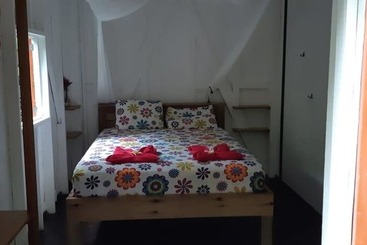 تختخواب و صبحانه Carmen S Place