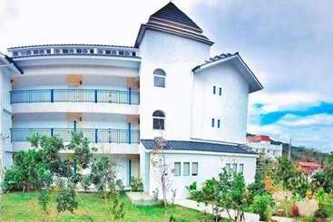 تختخواب و صبحانه Magnni Villa