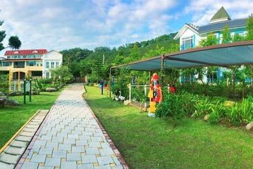 تختخواب و صبحانه Magnni Villa