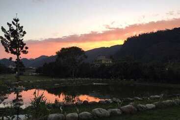 تختخواب و صبحانه Magnni Villa