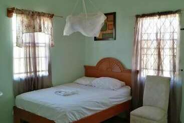 تختخواب و صبحانه Ms Holder S Comfort Villa
