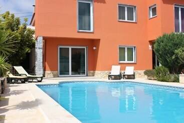 تختخواب و صبحانه Sea Orange House Ericeira