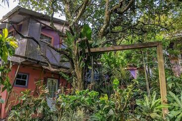 تختخواب و صبحانه Tony & Aldona S Retreat