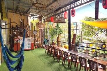 Codo Bee Capsule Garden   Hostel