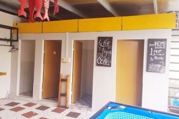 Codo Bee Capsule Garden   Hostel