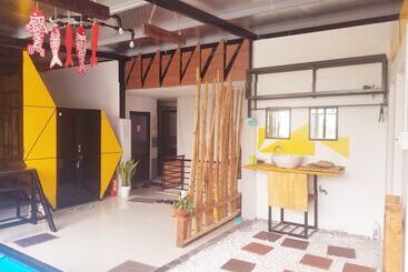 Codo Bee Capsule Garden   Hostel