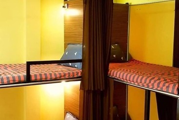 Codo Bee Capsule Garden   Hostel