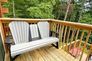 Foxes  Den Cabin With Private Hot Tub And Arcade Game By Redawning