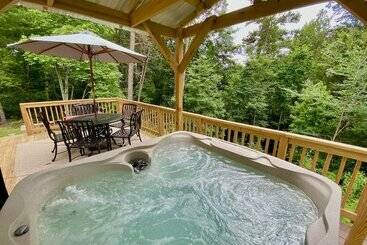 Foxes  Den Cabin With Private Hot Tub And Arcade Game By Redawning