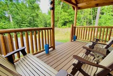 Foxes  Den Cabin With Private Hot Tub And Arcade Game By Redawning