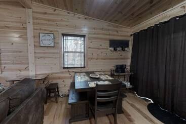 Foxes  Den Cabin With Private Hot Tub And Arcade Game By Redawning