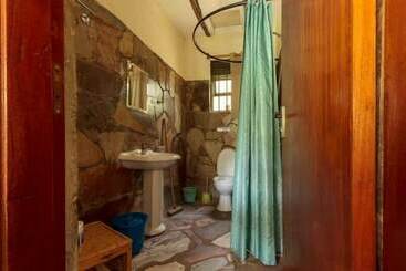هتل Gorilla Valley Lodge