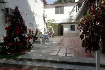 هتل House Marfito Airport
