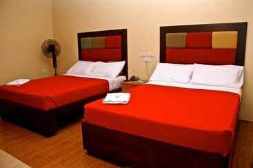 Kamayan Sa Palaisdaan Hotel And Resort