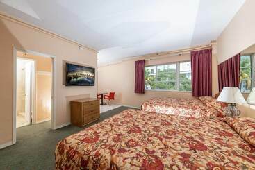 هتل Ocean Beach Suites