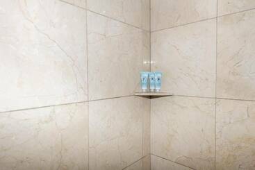 هتل Ocean Beach Suites