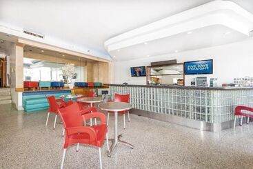 هتل Ocean Beach Suites