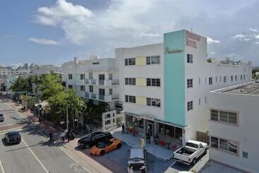 هتل Ocean Beach Suites