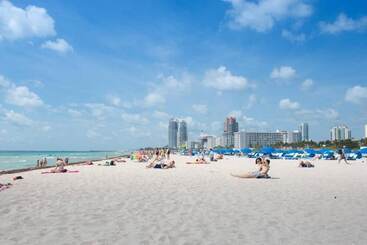 هتل Ocean Beach Suites