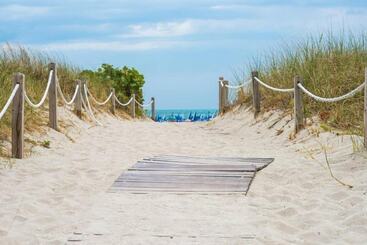 هتل Ocean Beach Suites