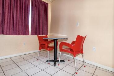 هتل Ocean Beach Suites
