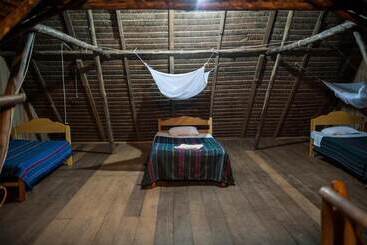 هتل Tres Chimbadas Lake Lodge