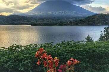 هتل Twin Lakes Lodge