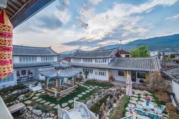 Hua Linglong Courtyard Inn