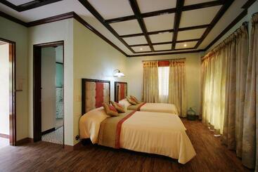 Kamayan Sa Palaisdaan Hotel And Resort