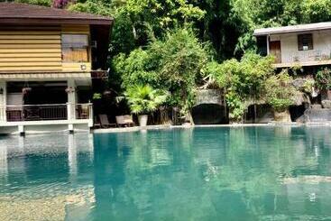 Kamayan Sa Palaisdaan Hotel And Resort