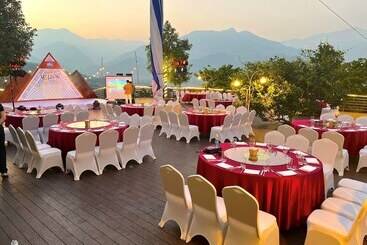 Le Champ Tu Le Resort Hot Spring & Spa