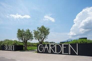 پانسیون Secret Garden