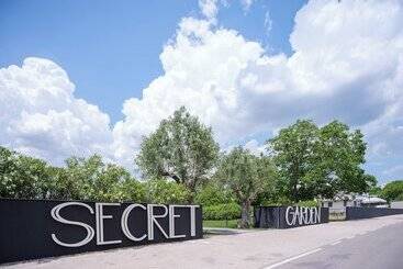 پانسیون Secret Garden