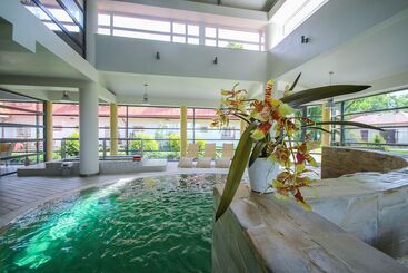Saka Cliff Hotel & Spa