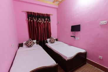 Spot On 617 Hotel Hemant