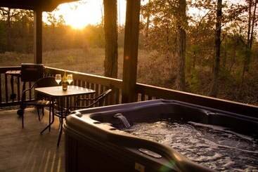 Sunsettin Cabin With Fireplace, Free Wifi, And Parking Onsite By Redawning