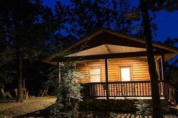 Sunsettin Cabin With Fireplace, Free Wifi, And Parking Onsite By Redawning