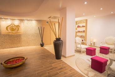 Akoya Hotel & Spa