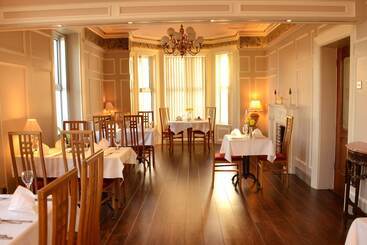 تختخواب و صبحانه Ardgort Country House