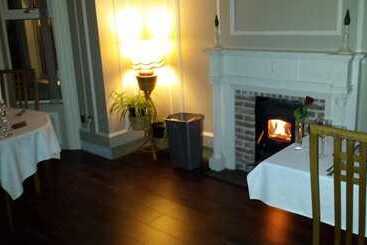 تختخواب و صبحانه Ardgort Country House