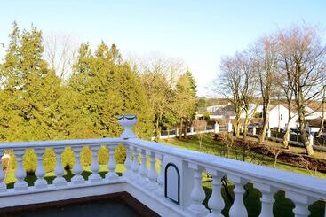 تختخواب و صبحانه Ardgort Country House