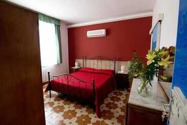 تختخواب و صبحانه Camagna Country House