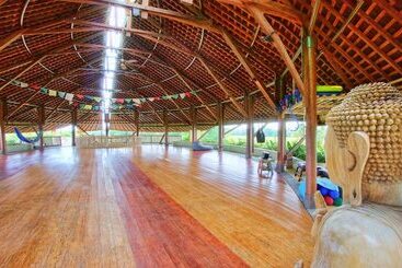 هتل Floating Leaf Eco Luxury Retreat