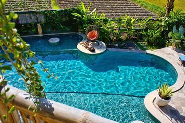 هتل Floating Leaf Eco Luxury Retreat